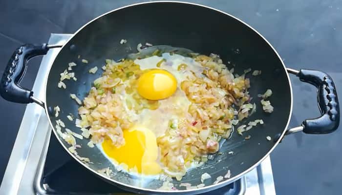 अंडे वाली मैग्गी कैसे बनाते हैं? Egg Maggi Recipe In Hindi