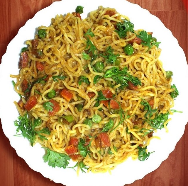 Veg Fried Maggi Recipe In Hindi/ वेज फ्राइड मैगी बनाने की रेसिपी हिंदी में