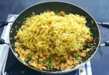 अंडा मैगी कैसे बनाते हैं? Egg Maggi Recipe In Hindi अंडे वाली मैग्गी कैसे बनाते हैं? Egg Maggi Recipe In Hindi