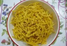 Besan ke Namkeen Sev recipe /बेसन के नमकीन सेव की विधि